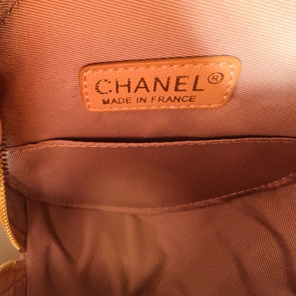 New with tag & box Beige/black Quilted round Crossbody Bag - Picture 7 of 9